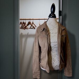 NWOT
Odyn faux leather/suede moto jacket